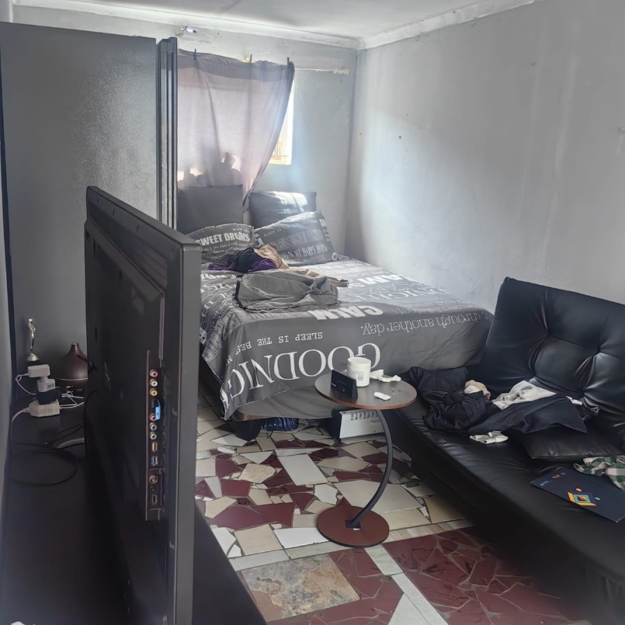 2 Bedroom Property for Sale in Zola Gauteng