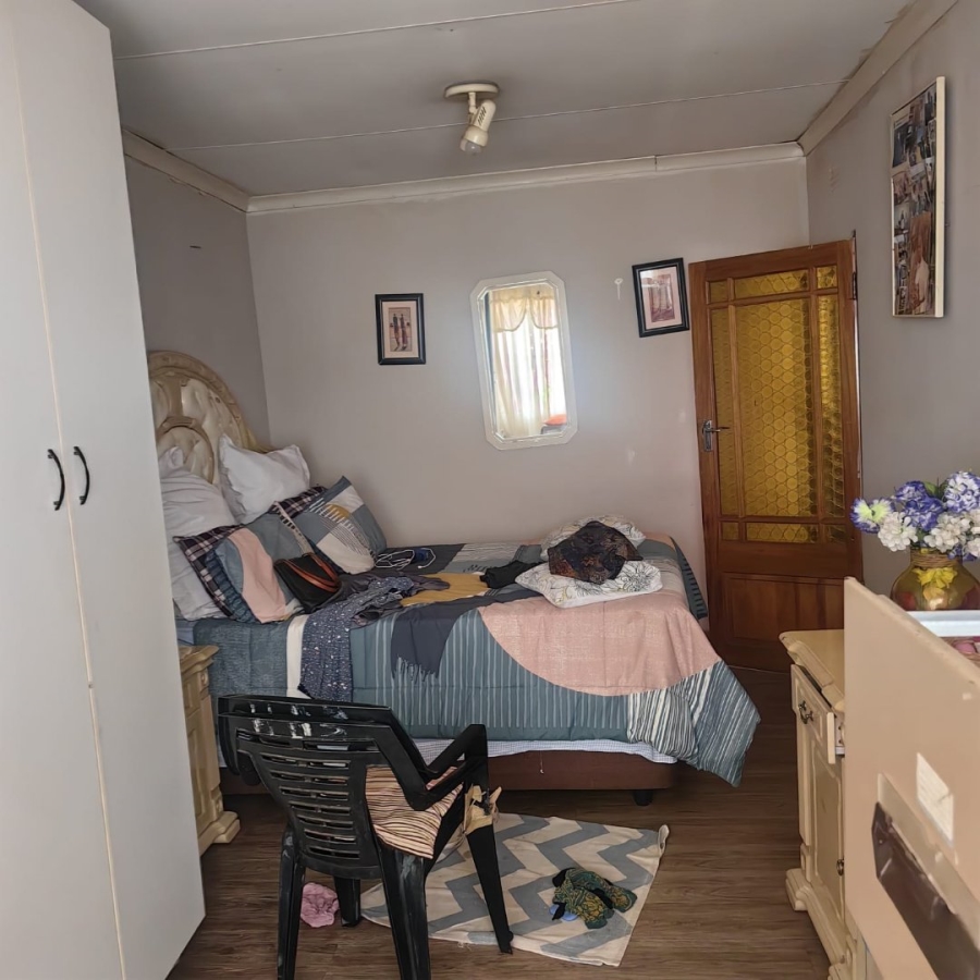 2 Bedroom Property for Sale in Zola Gauteng
