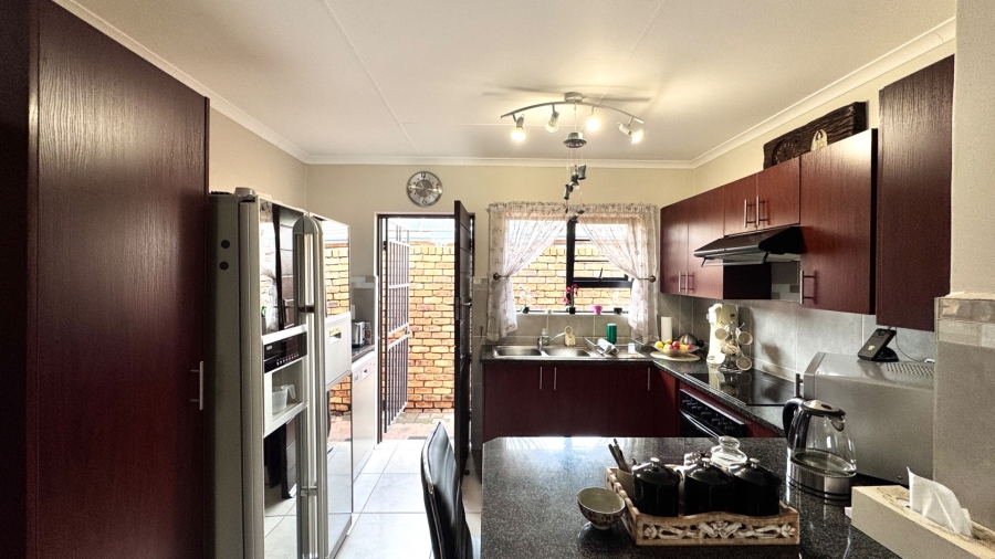 2 Bedroom Property for Sale in Olympus AH Gauteng