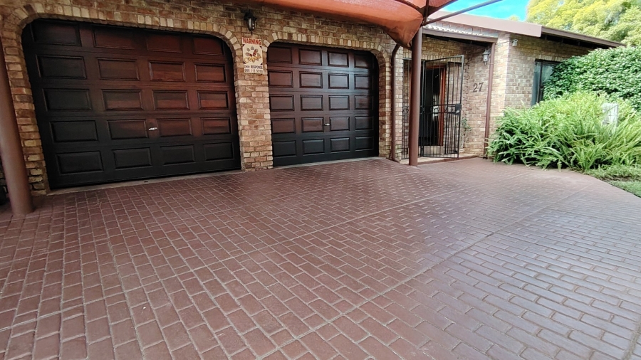 6 Bedroom Property for Sale in Eldoraigne Gauteng
