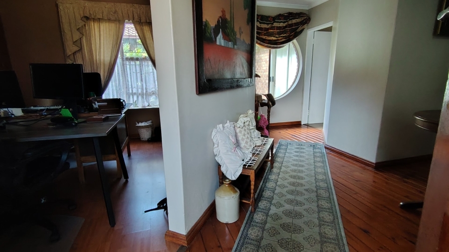 6 Bedroom Property for Sale in Eldoraigne Gauteng