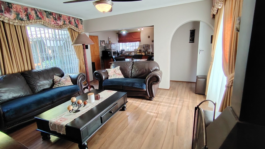 6 Bedroom Property for Sale in Eldoraigne Gauteng