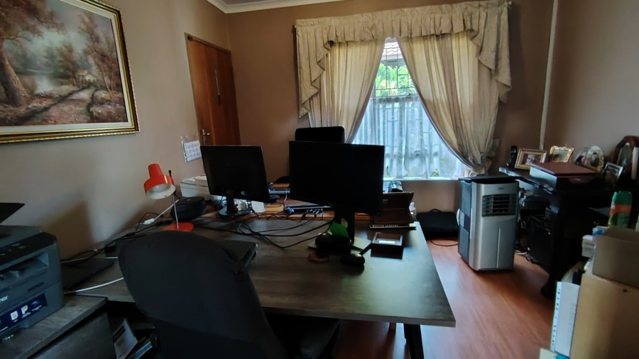 6 Bedroom Property for Sale in Eldoraigne Gauteng