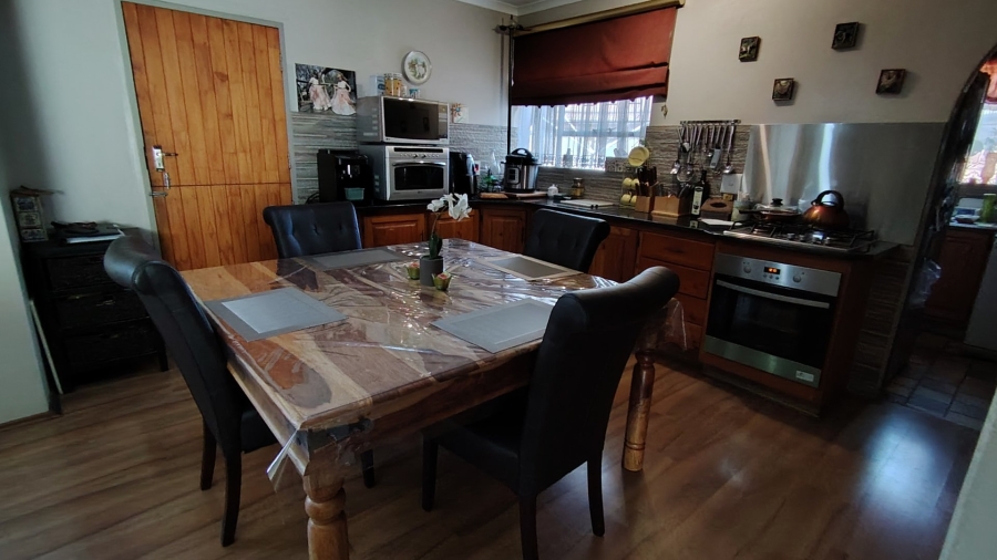 6 Bedroom Property for Sale in Eldoraigne Gauteng