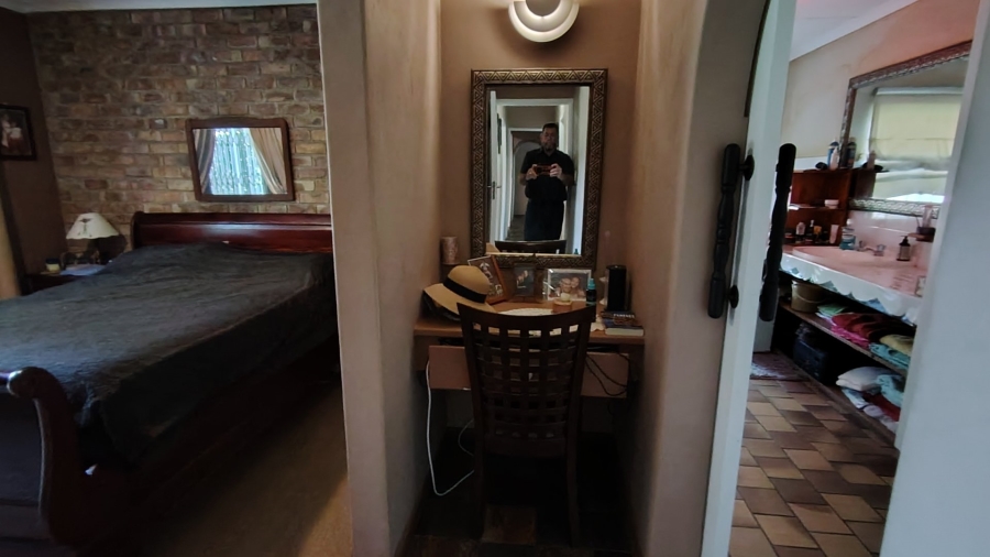 6 Bedroom Property for Sale in Eldoraigne Gauteng