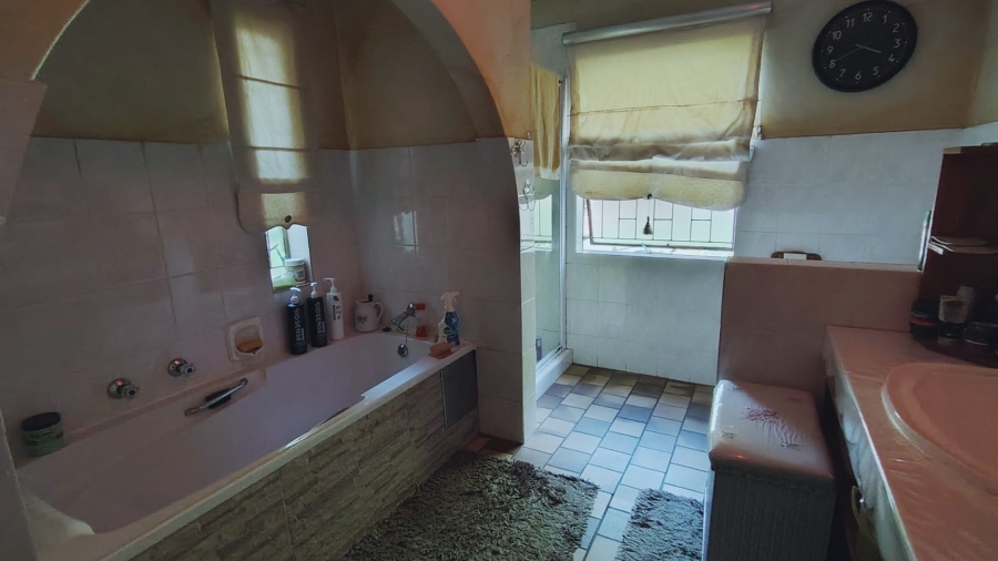 6 Bedroom Property for Sale in Eldoraigne Gauteng