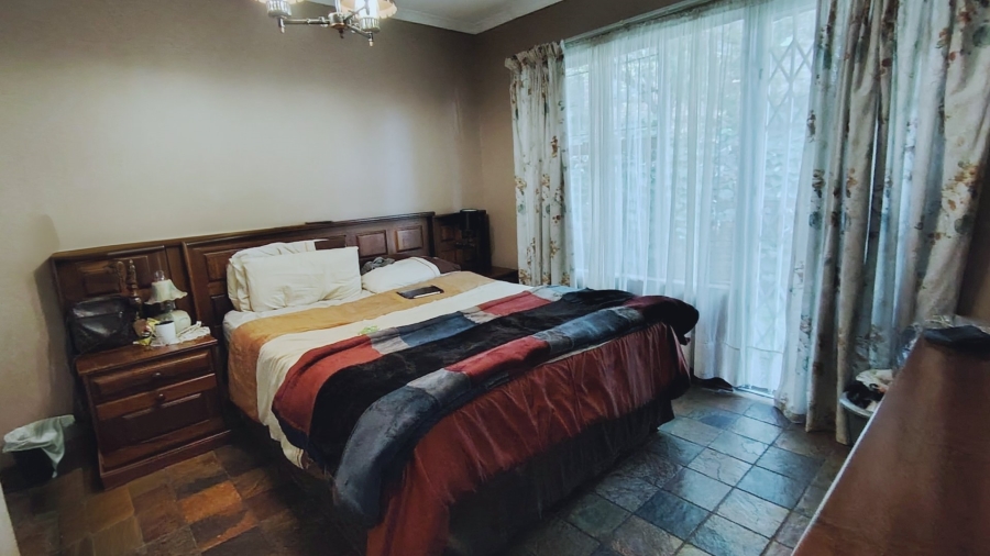 6 Bedroom Property for Sale in Eldoraigne Gauteng