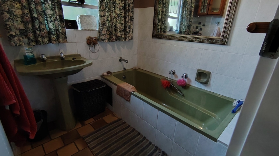 6 Bedroom Property for Sale in Eldoraigne Gauteng