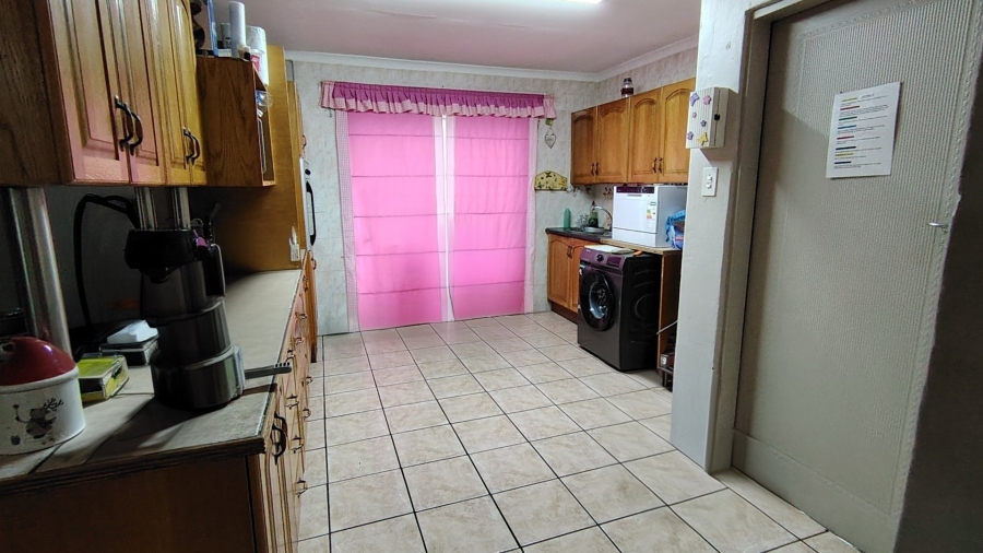 6 Bedroom Property for Sale in Eldoraigne Gauteng