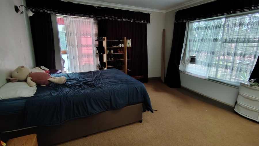 6 Bedroom Property for Sale in Eldoraigne Gauteng