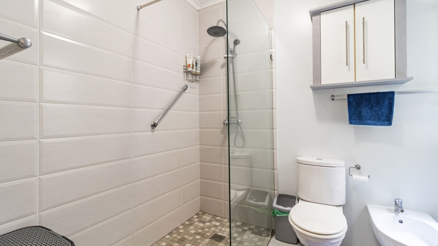 2 Bedroom Property for Sale in Magaliessig Gauteng