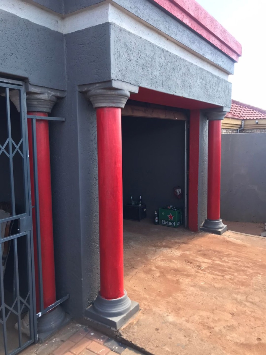 2 Bedroom Property for Sale in Soshanguve VV Gauteng