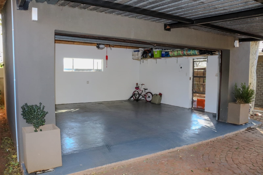 4 Bedroom Property for Sale in Annlin Gauteng