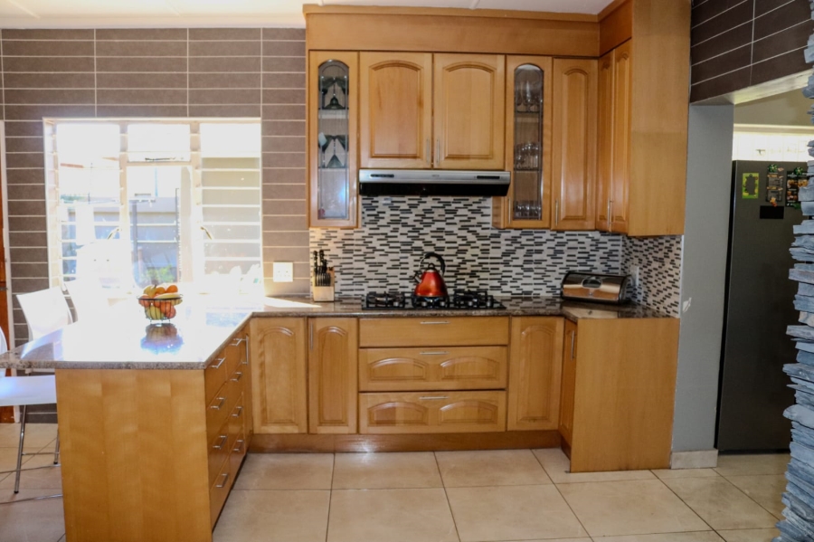 4 Bedroom Property for Sale in Annlin Gauteng