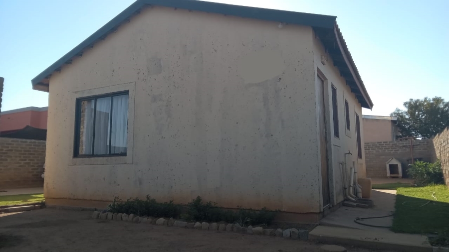 2 Bedroom Property for Sale in Lawley Gauteng
