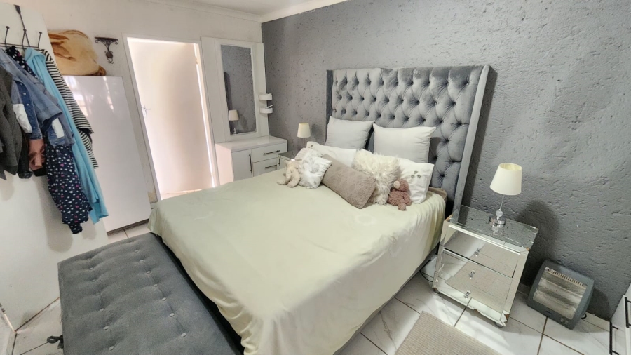 To Let 2 Bedroom Property for Rent in Bassonia Rock Gauteng