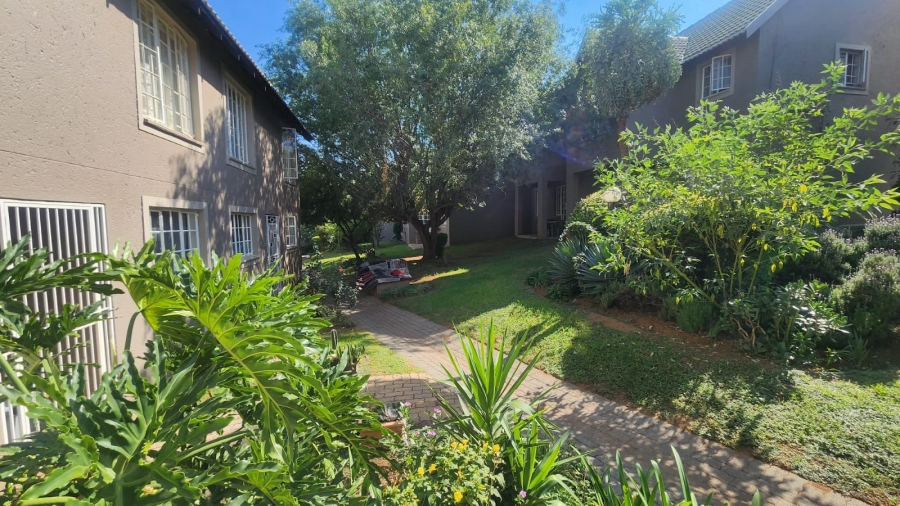 To Let 2 Bedroom Property for Rent in Bassonia Rock Gauteng