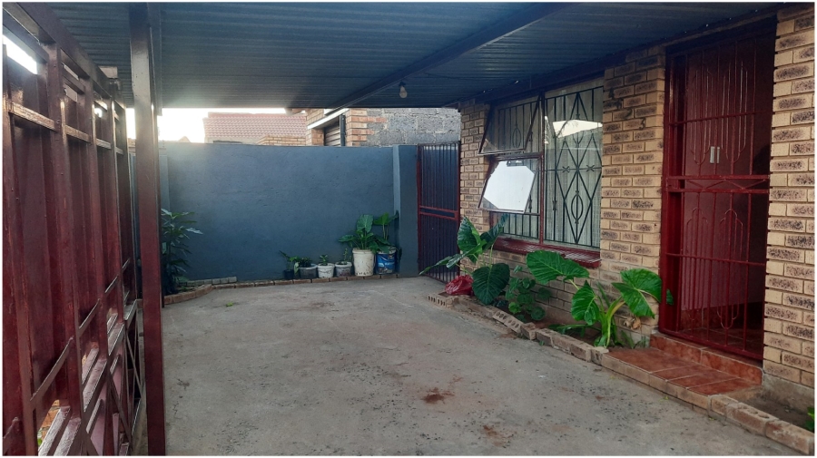 2 Bedroom Property for Sale in Tembisa Central Gauteng