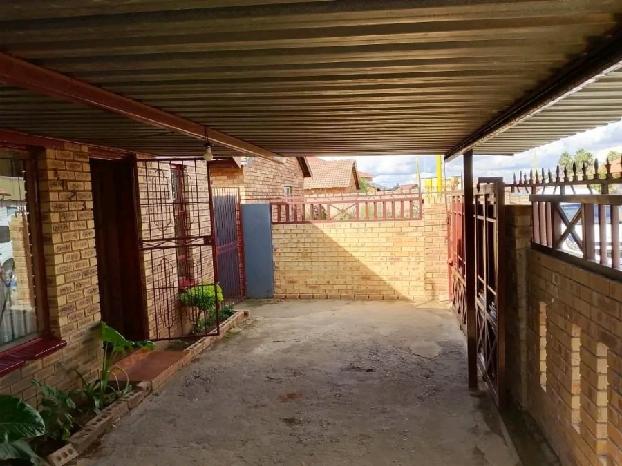 2 Bedroom Property for Sale in Tembisa Central Gauteng