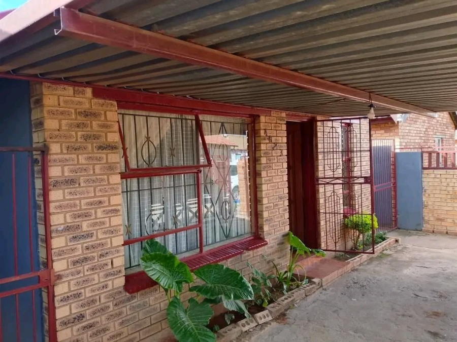2 Bedroom Property for Sale in Tembisa Central Gauteng