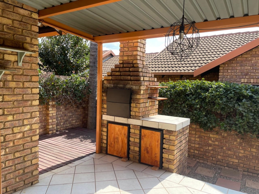 2 Bedroom Property for Sale in Amberfield Glen Gauteng