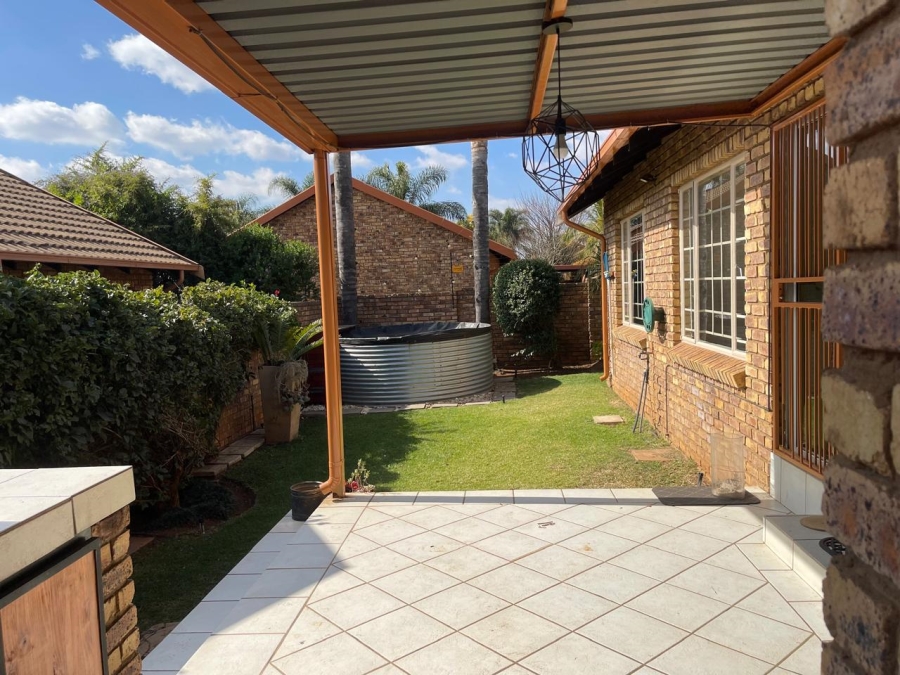 2 Bedroom Property for Sale in Amberfield Glen Gauteng