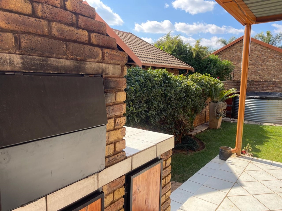 2 Bedroom Property for Sale in Amberfield Glen Gauteng