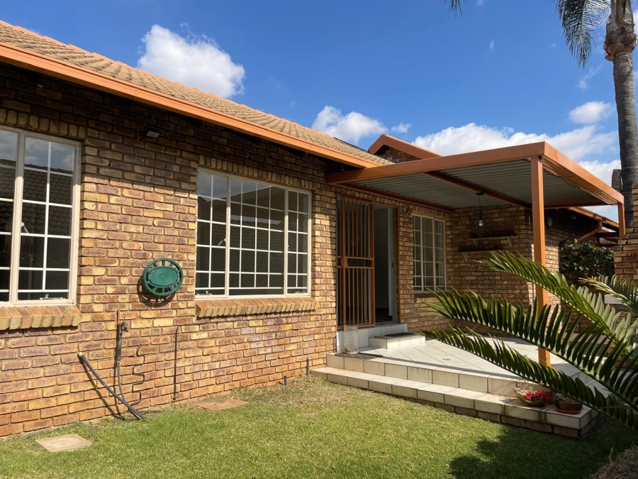2 Bedroom Property for Sale in Amberfield Glen Gauteng