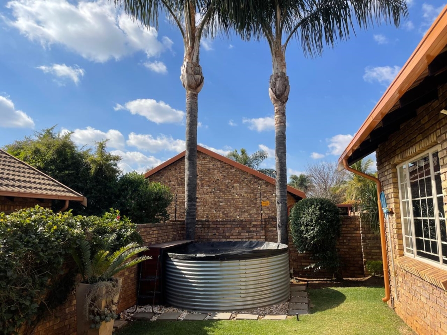 2 Bedroom Property for Sale in Amberfield Glen Gauteng