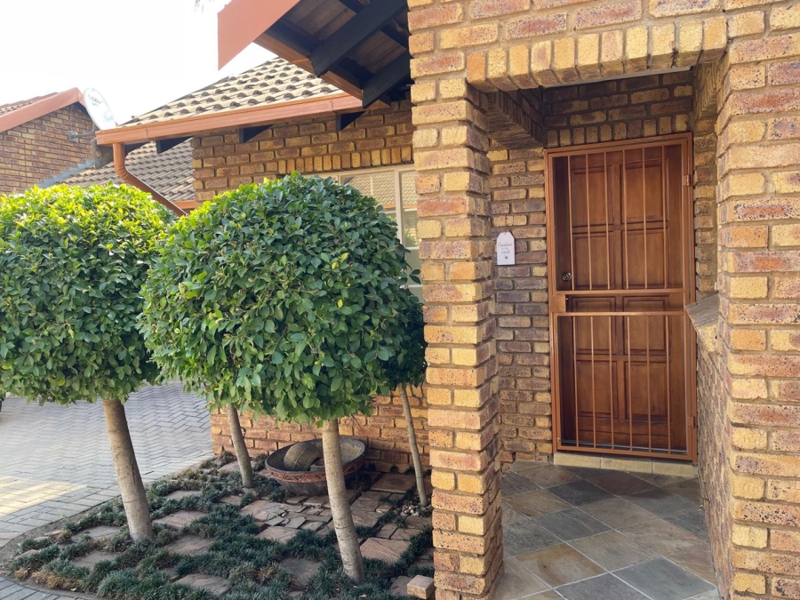 2 Bedroom Property for Sale in Amberfield Glen Gauteng