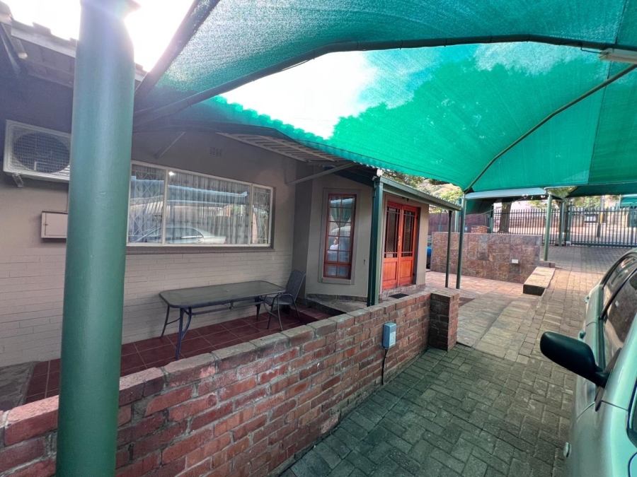 3 Bedroom Property for Sale in Mountain View Gauteng