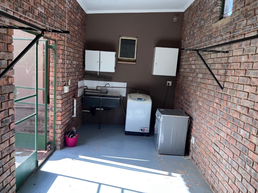3 Bedroom Property for Sale in Mountain View Gauteng