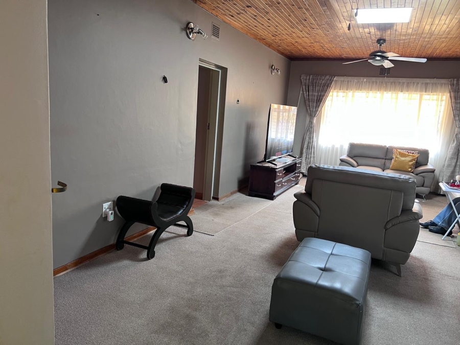3 Bedroom Property for Sale in Mountain View Gauteng