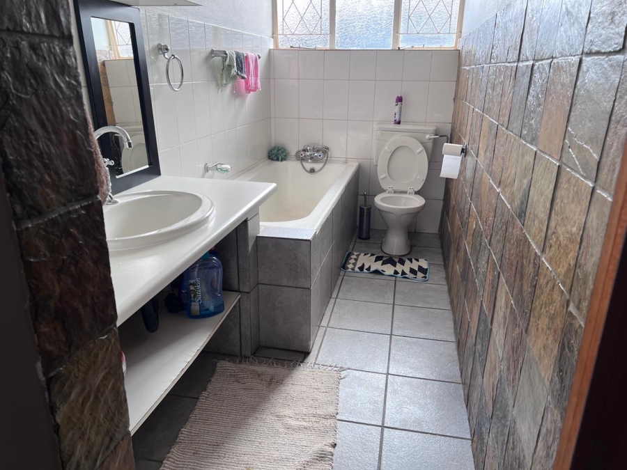 3 Bedroom Property for Sale in Mountain View Gauteng