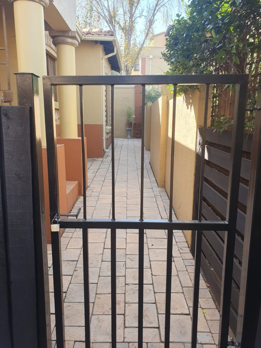 2 Bedroom Property for Sale in Douglasdale Gauteng