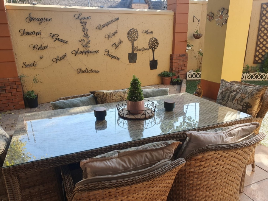 2 Bedroom Property for Sale in Douglasdale Gauteng