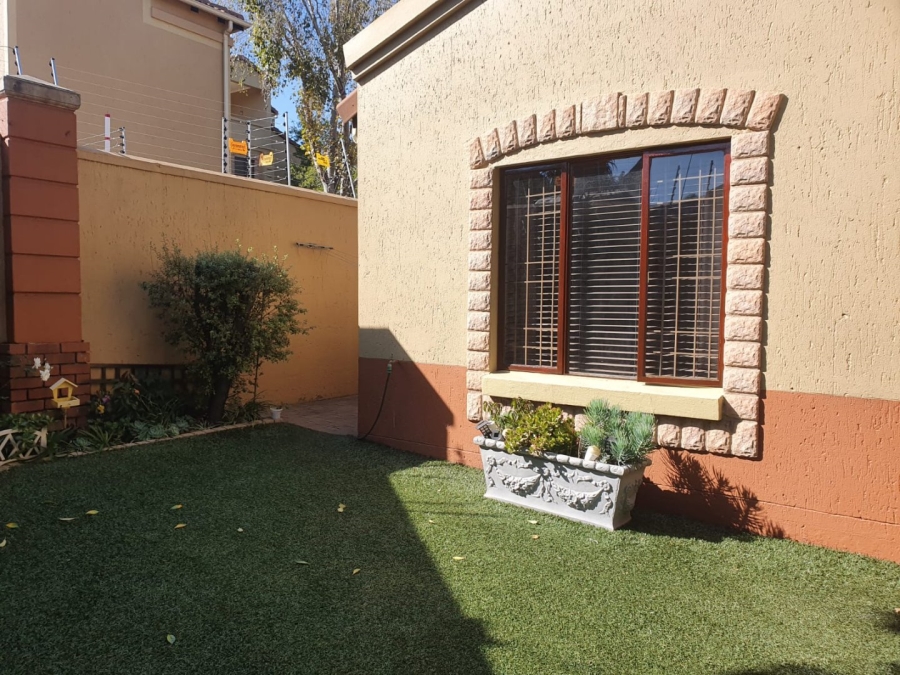 2 Bedroom Property for Sale in Douglasdale Gauteng