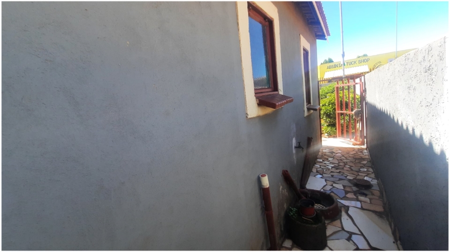 2 Bedroom Property for Sale in Tembisa Central Gauteng