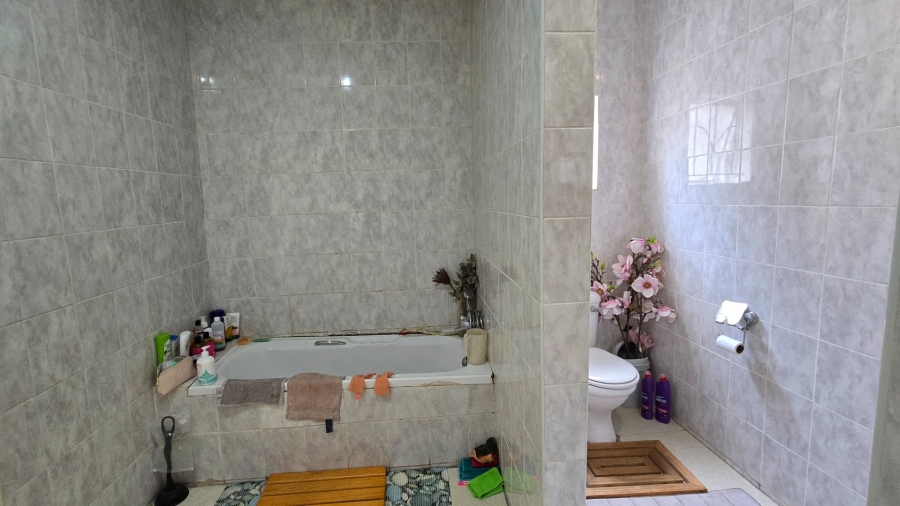 To Let 1 Bedroom Property for Rent in Crystal Park Gauteng