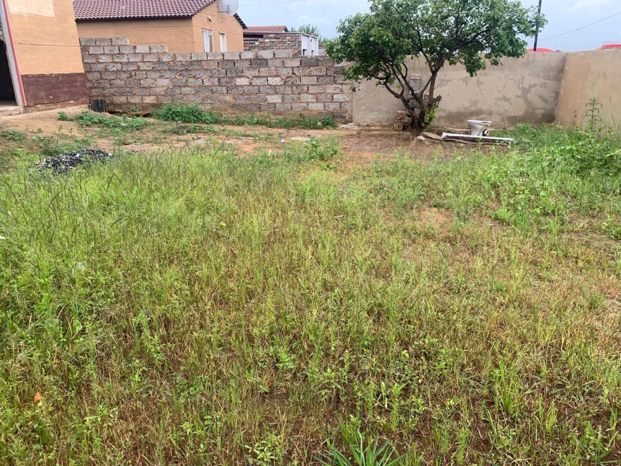 2 Bedroom Property for Sale in Mohlakeng Gauteng