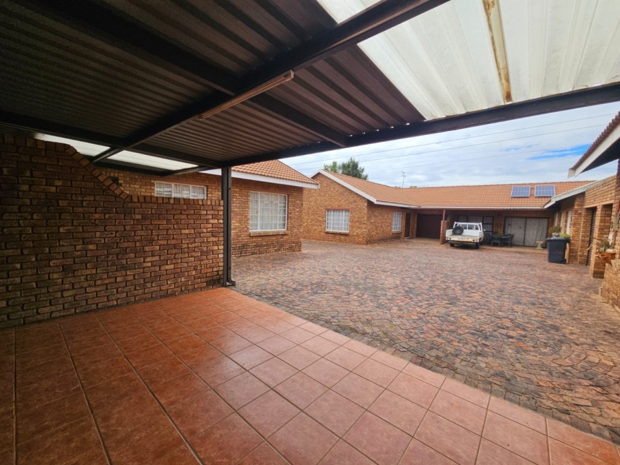3 Bedroom Property for Sale in Dunnottar Gauteng