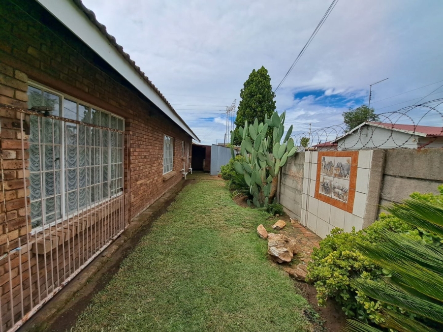 3 Bedroom Property for Sale in Dunnottar Gauteng
