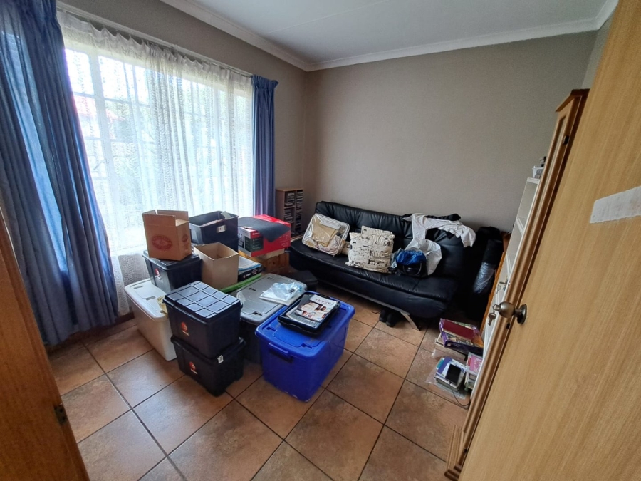 3 Bedroom Property for Sale in Dunnottar Gauteng