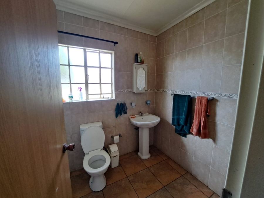 3 Bedroom Property for Sale in Dunnottar Gauteng