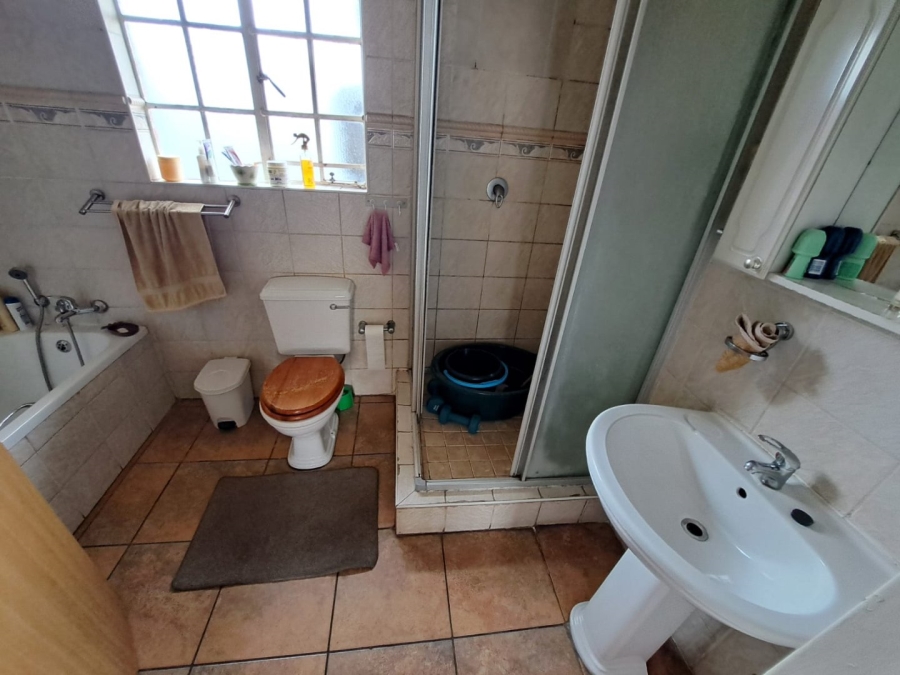 3 Bedroom Property for Sale in Dunnottar Gauteng