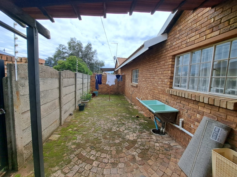 3 Bedroom Property for Sale in Dunnottar Gauteng