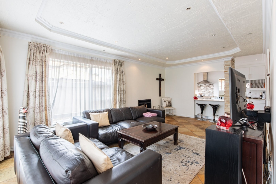 5 Bedroom Property for Sale in Ruimsig Gauteng