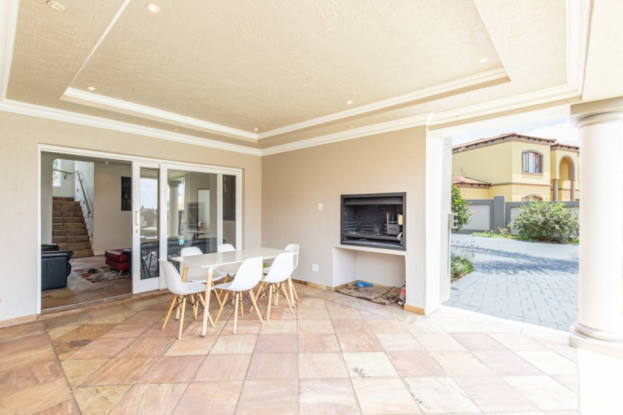 5 Bedroom Property for Sale in Ruimsig Gauteng