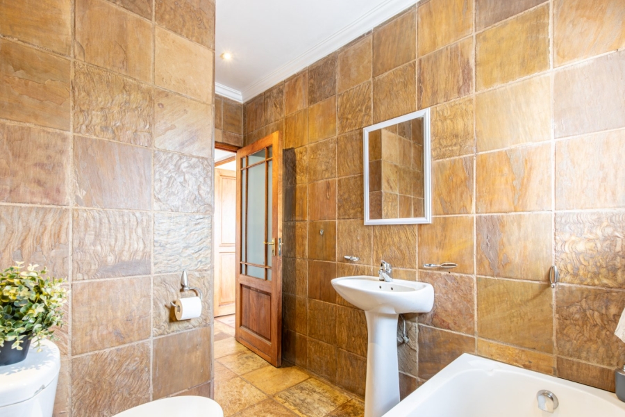 5 Bedroom Property for Sale in Ruimsig Gauteng