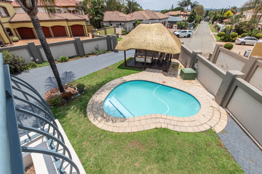 5 Bedroom Property for Sale in Ruimsig Gauteng
